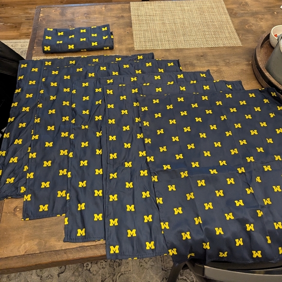 Lot of 6 U of M Bandanas - Picture 1 of 3